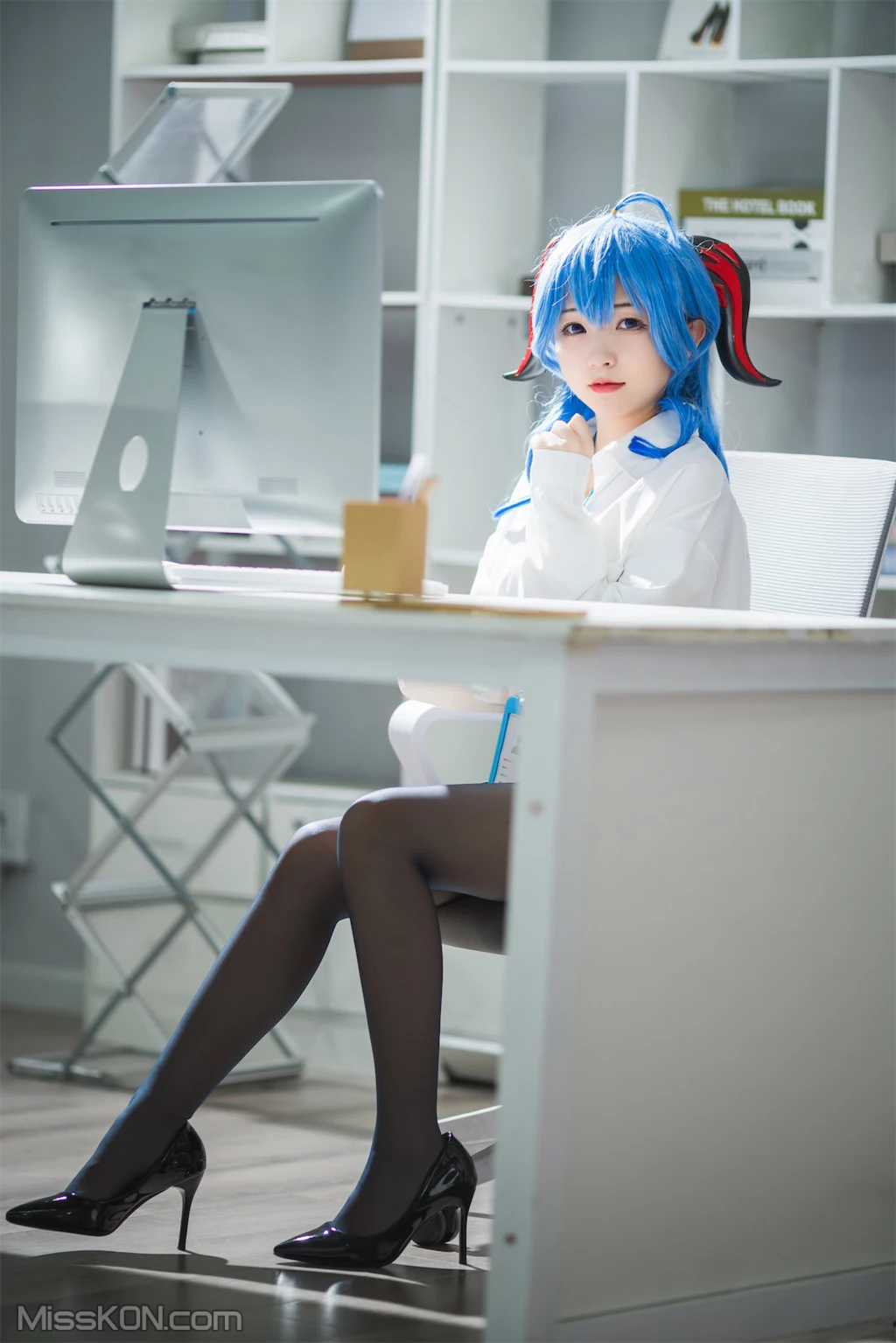 Coser@花铃_ 甘雨秘书OL [93P]