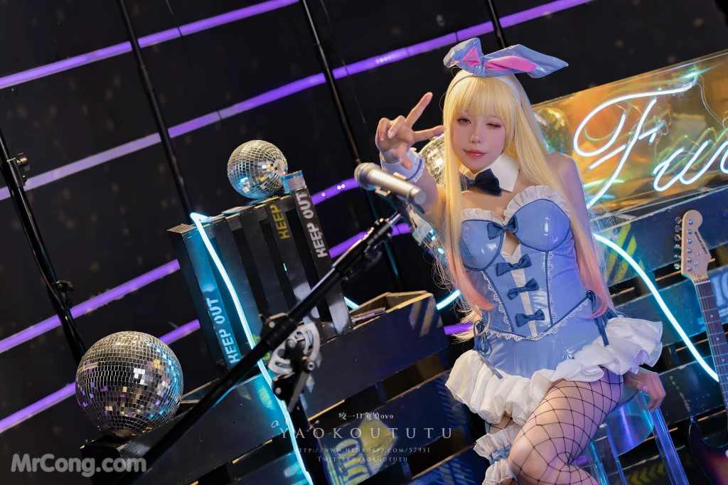 Coser@黏黏团子兔_ 喜多川兔女郎&Be My Poi [70P]