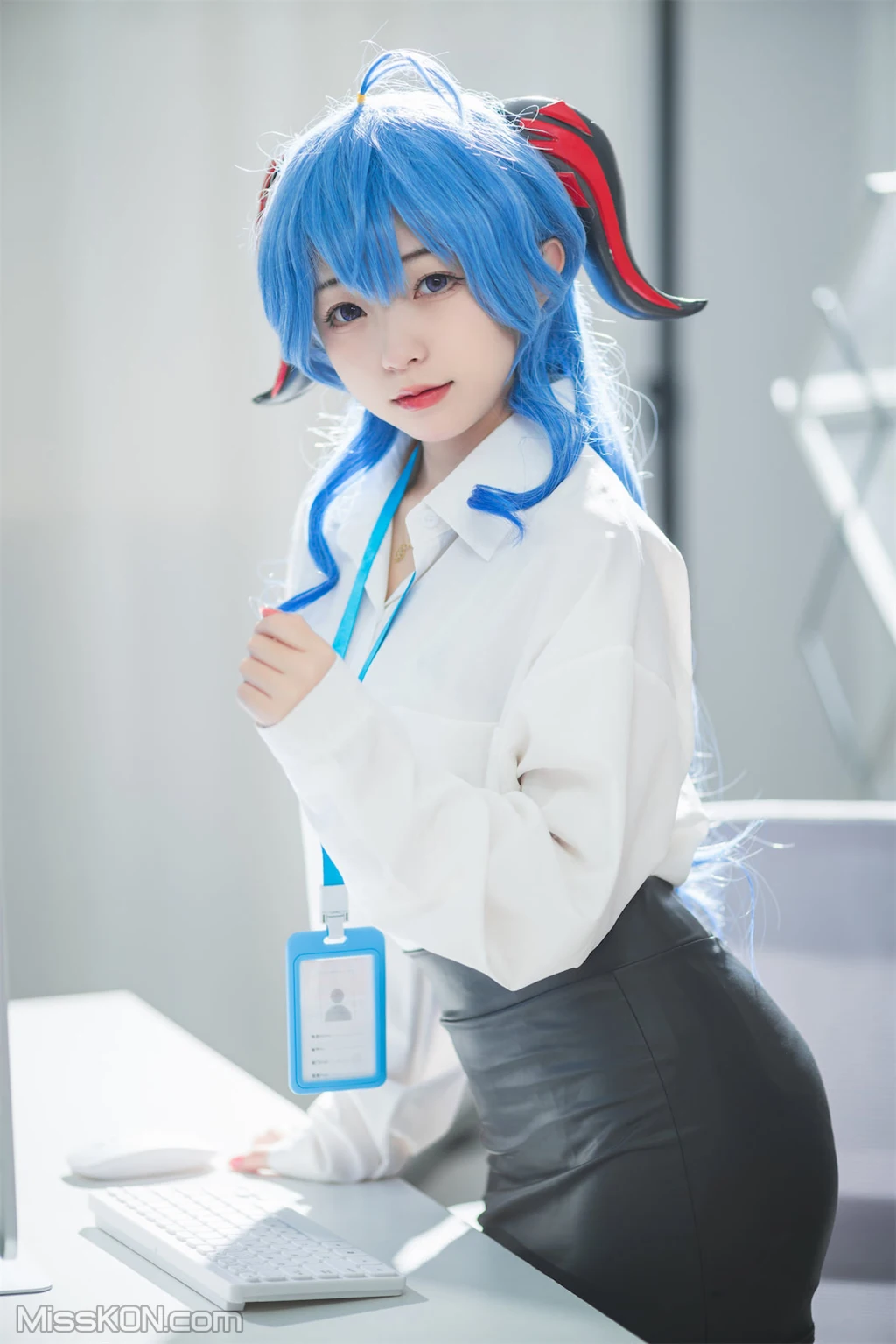 Coser@花铃_ 甘雨秘书OL [93P]