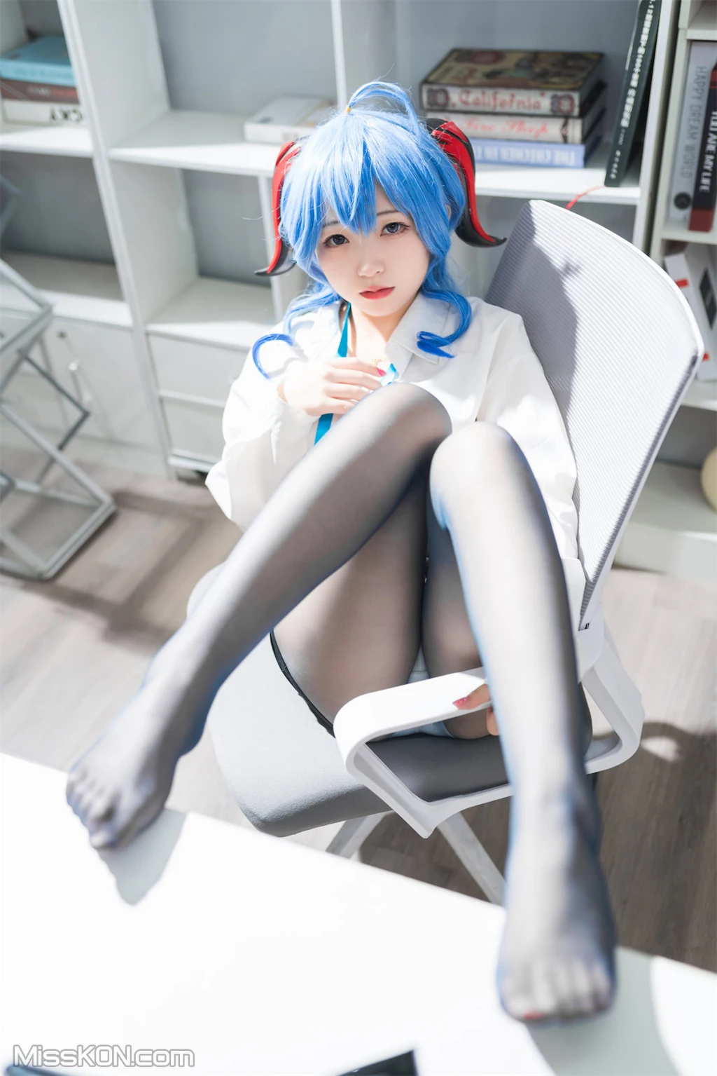 Coser@花铃_ 甘雨秘书OL [93P]