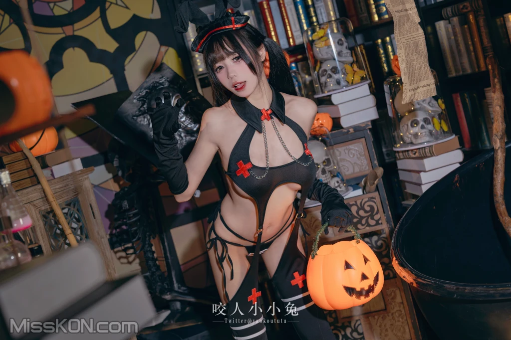 Coser@黏黏团子兔_ 万圣节看护士 [40P]