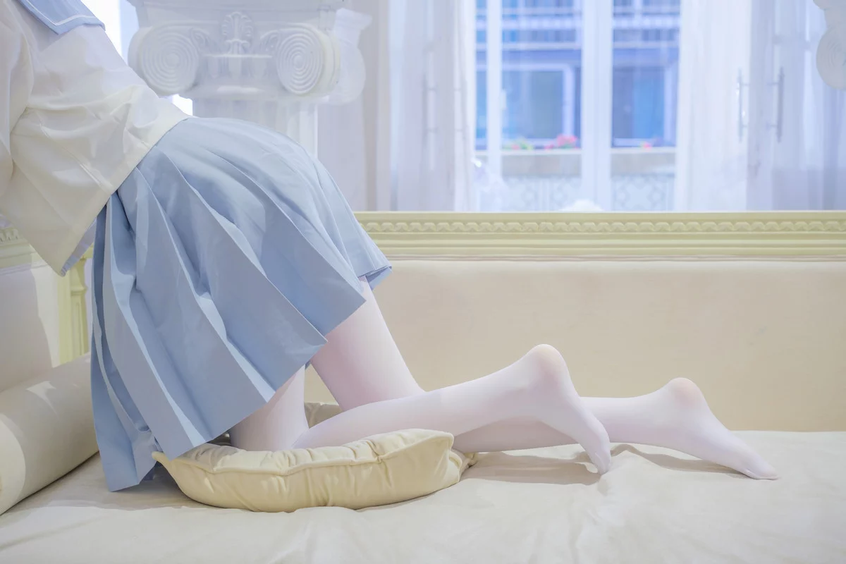 萝莉写真机构森萝财团微风04主题性感白上衣配灰色百褶裙露超薄白丝秀美腿诱惑写真 [102P]