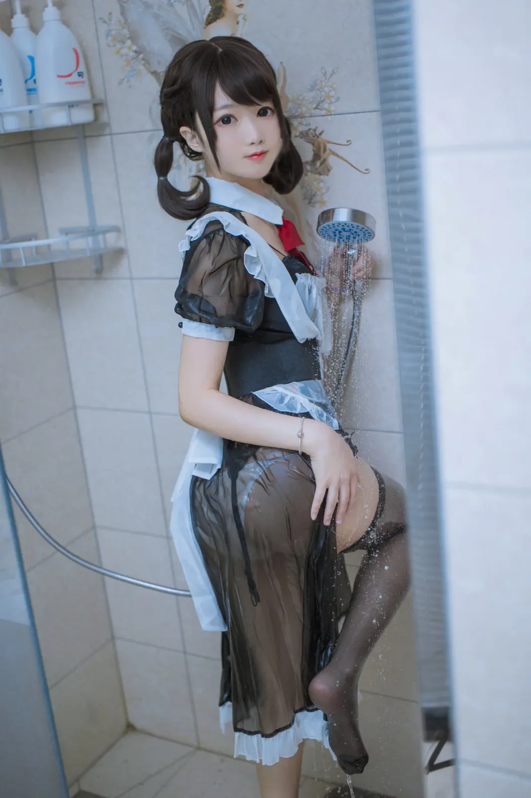 Coser美女羽天shine黑色女仆主题性感黑色薄纱女仆长裙配黑丝袜秀翘臀美腿诱惑写真 [36P]