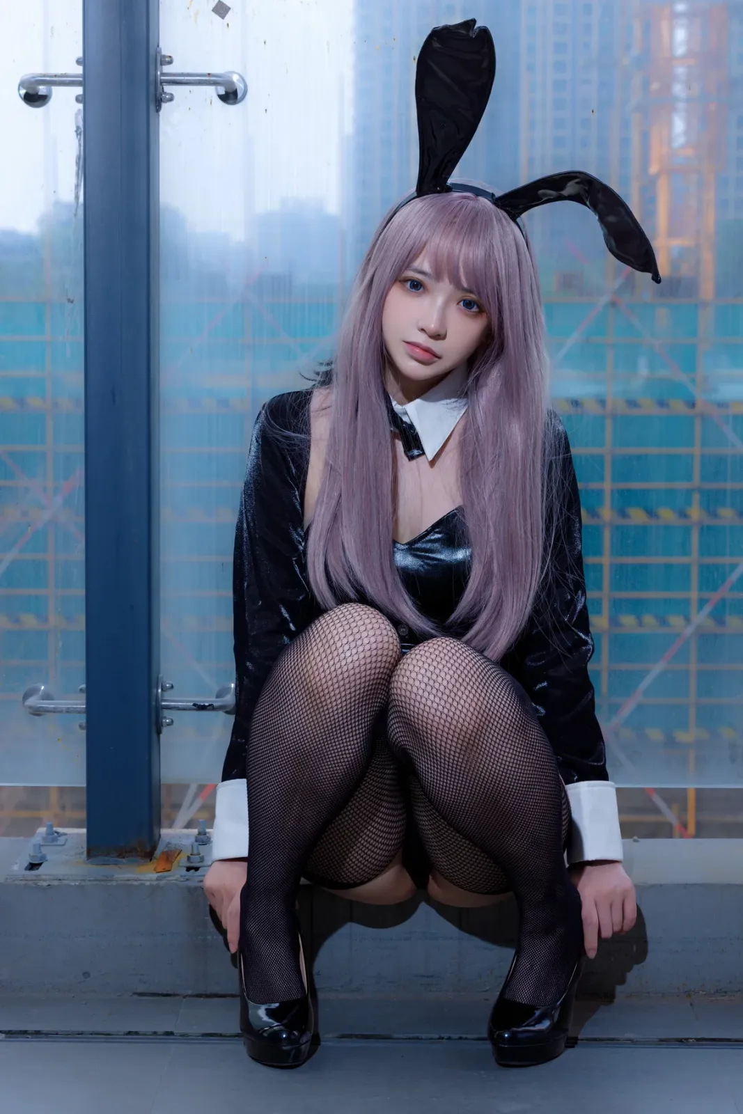 网络美女疯猫ss紫发礼服兔主题性感黑色皮质服饰配黑网吊袜秀完美身材诱惑写真 [42P]