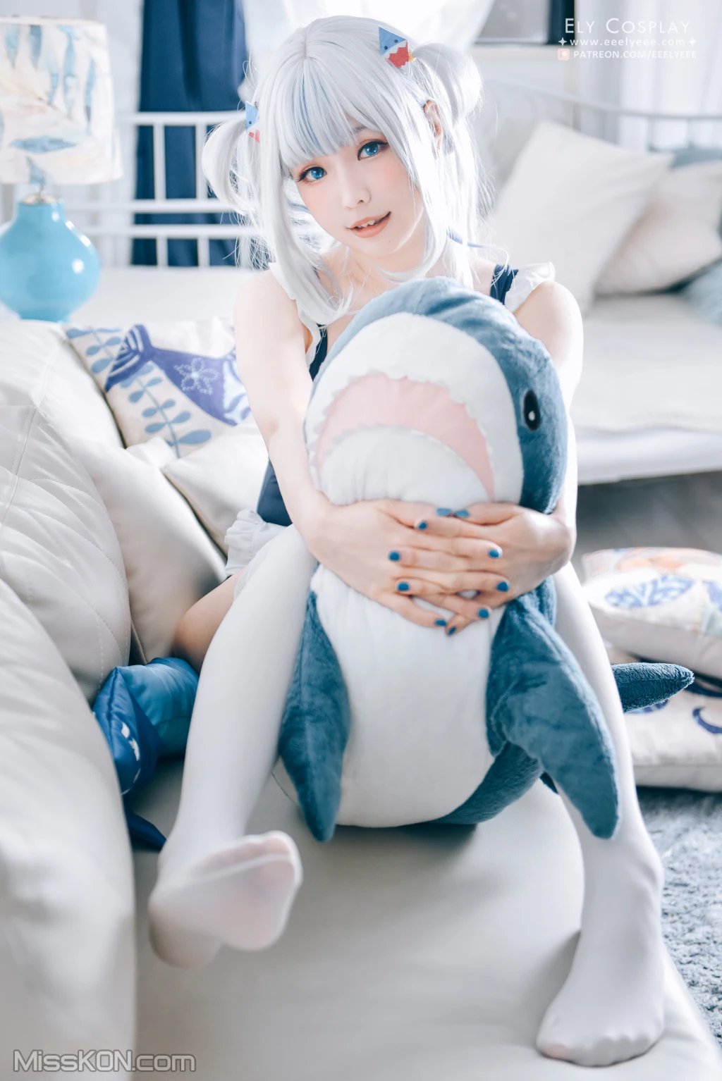 Coser@Ely_eee (ElyEE子)_ Gura Swimsuit [19P]