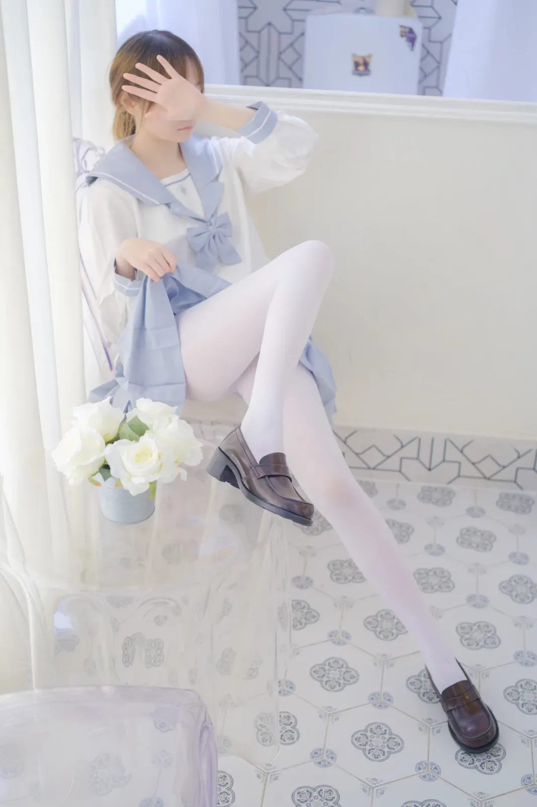 萝莉写真机构森萝财团微风04主题性感白上衣配灰色百褶裙露超薄白丝秀美腿诱惑写真 [102P]