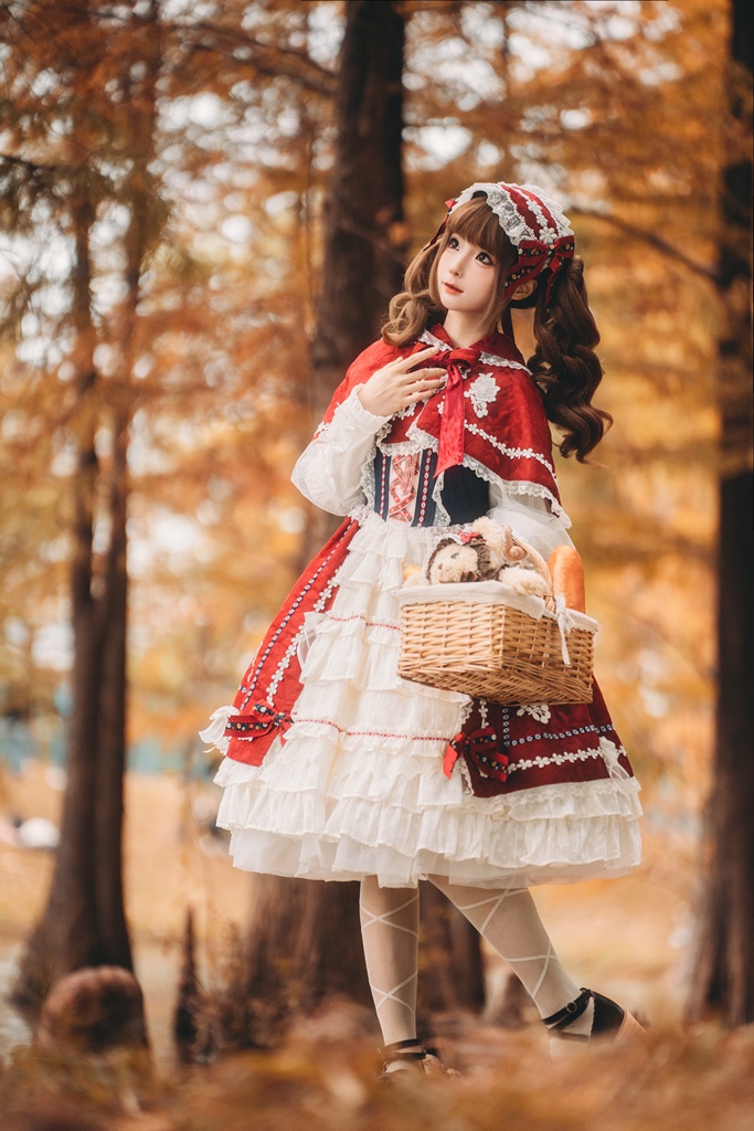 Chunmomo 蠢沫沫 – Little Red Riding Hood