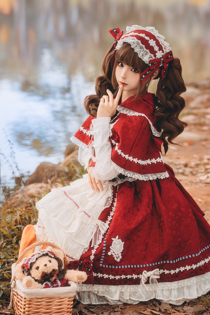 Chunmomo 蠢沫沫 – Little Red Riding Hood