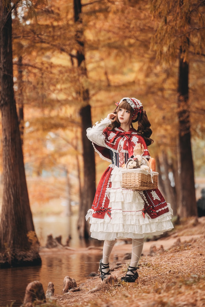 Chunmomo 蠢沫沫 – Little Red Riding Hood