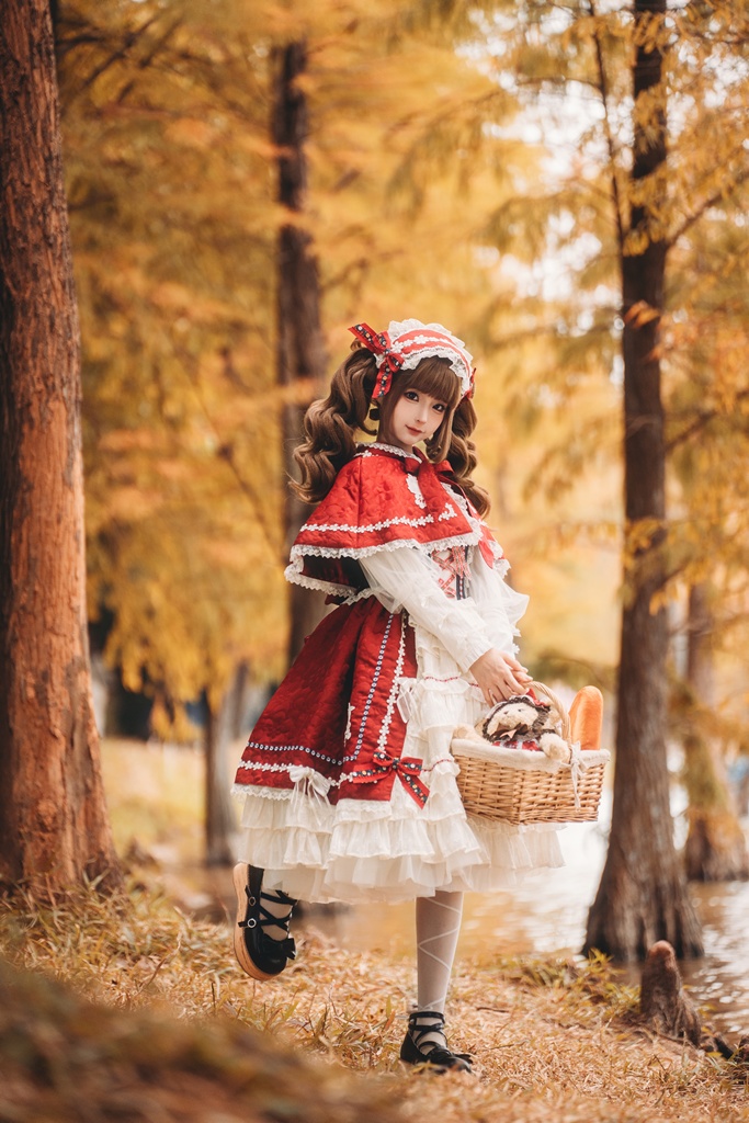 Chunmomo 蠢沫沫 – Little Red Riding Hood