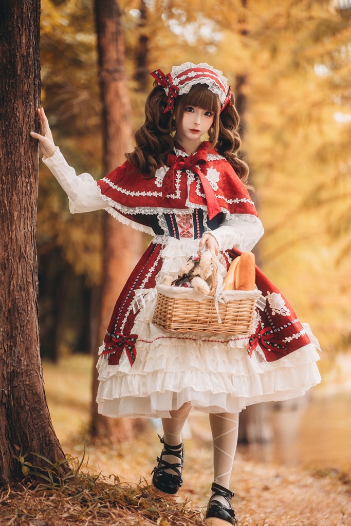 Chunmomo 蠢沫沫 – Little Red Riding Hood