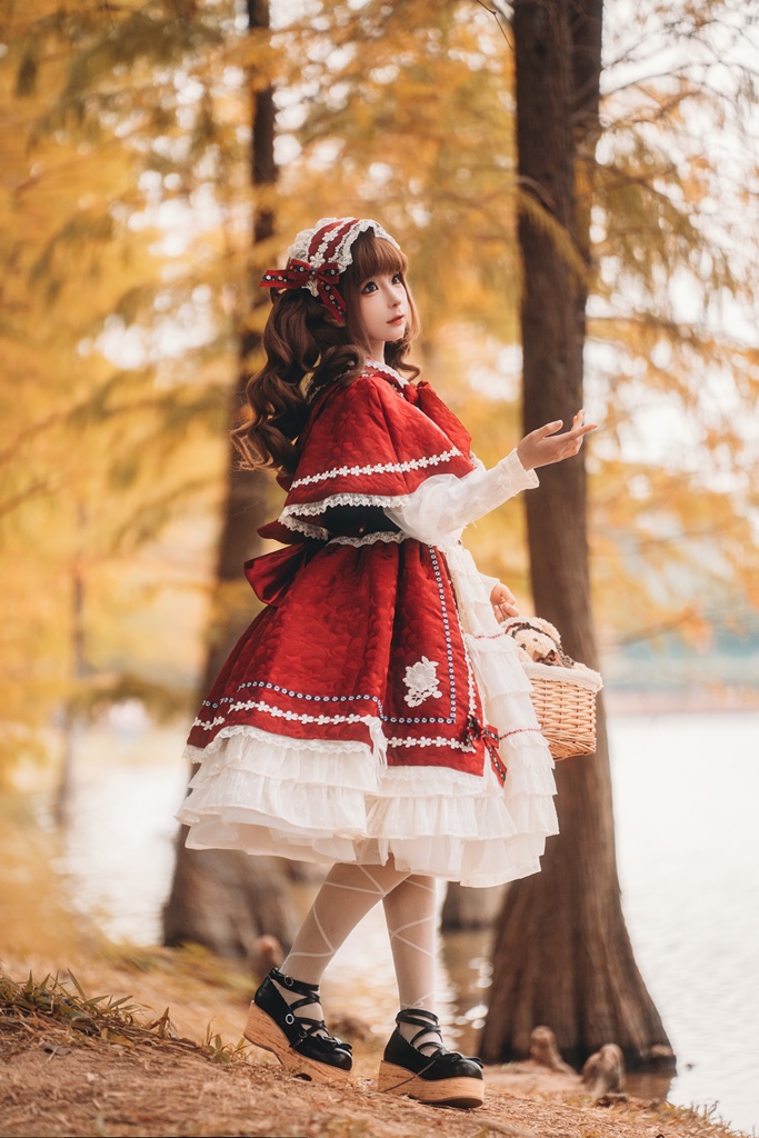 Chunmomo 蠢沫沫 – Little Red Riding Hood