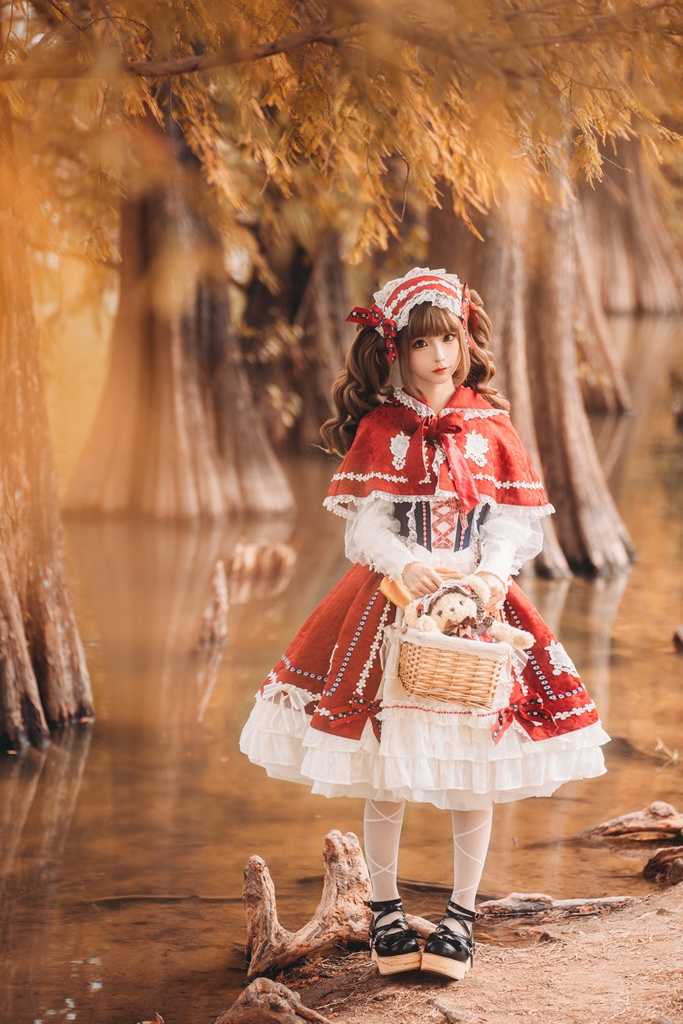 Chunmomo 蠢沫沫 – Little Red Riding Hood