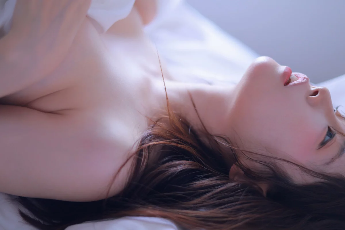 韩国美女主播Momorina-TokyoDate主题白色大床上性感蓝色比基尼秀完美身材诱惑写真 [114P]