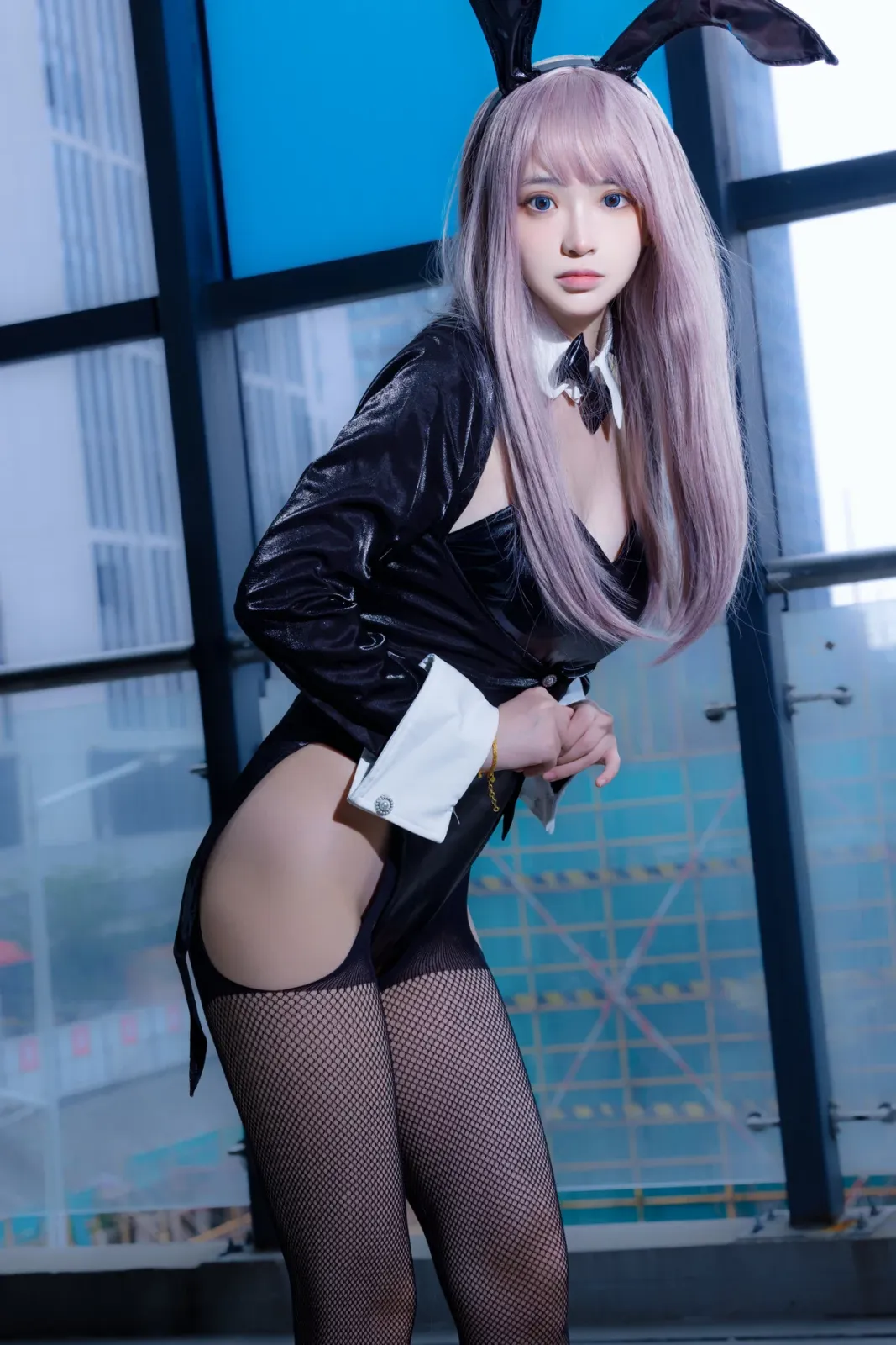 网络美女疯猫ss紫发礼服兔主题性感黑色皮质服饰配黑网吊袜秀完美身材诱惑写真 [42P]