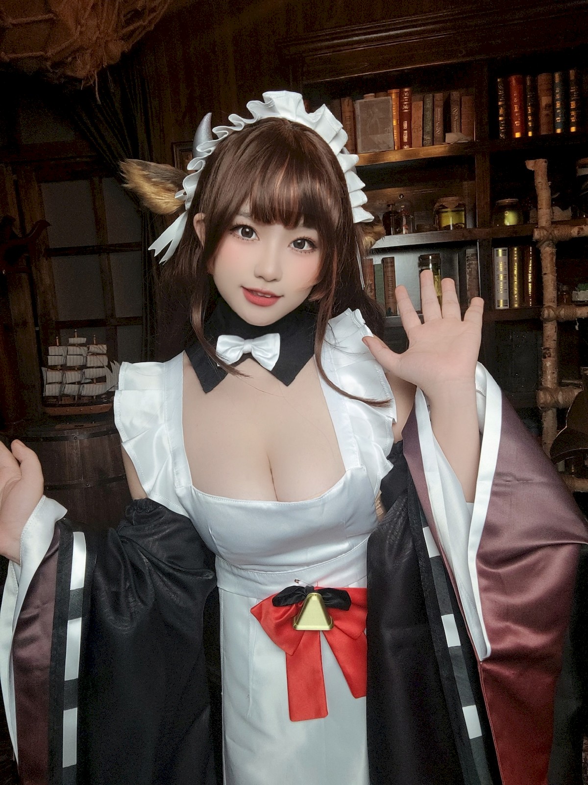 Cosplay 七七娜娜子 牛牛女仆 [41P]