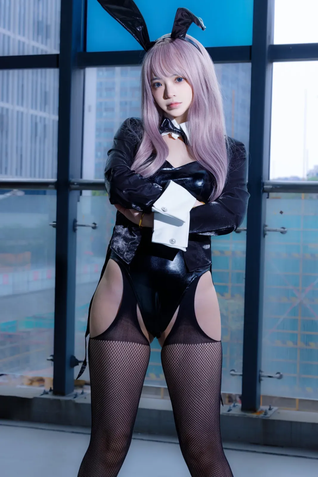 网络美女疯猫ss紫发礼服兔主题性感黑色皮质服饰配黑网吊袜秀完美身材诱惑写真 [42P]