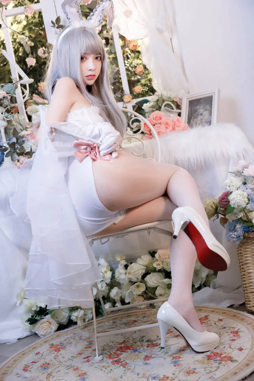 网络美女疯猫ss纯白绒绒兔主题性感白色绒毛高叉连体衣配超薄白丝秀完美身材诱惑写真 [40P]