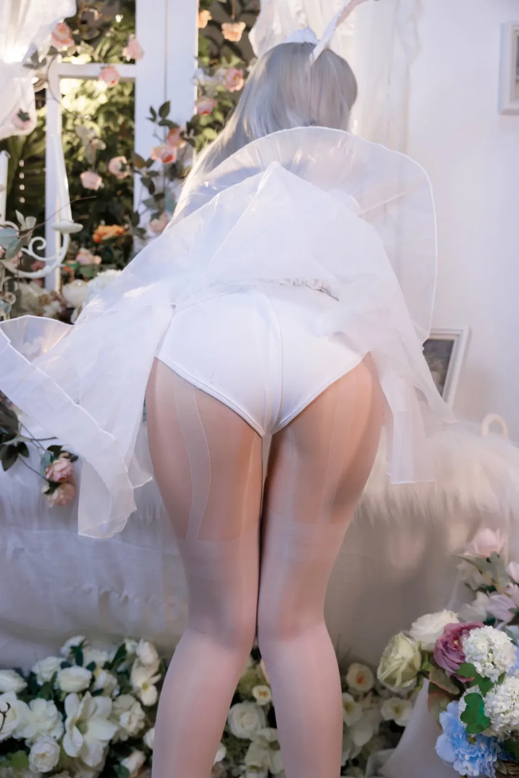 网络美女疯猫ss纯白绒绒兔主题性感白色绒毛高叉连体衣配超薄白丝秀完美身材诱惑写真 [40P]
