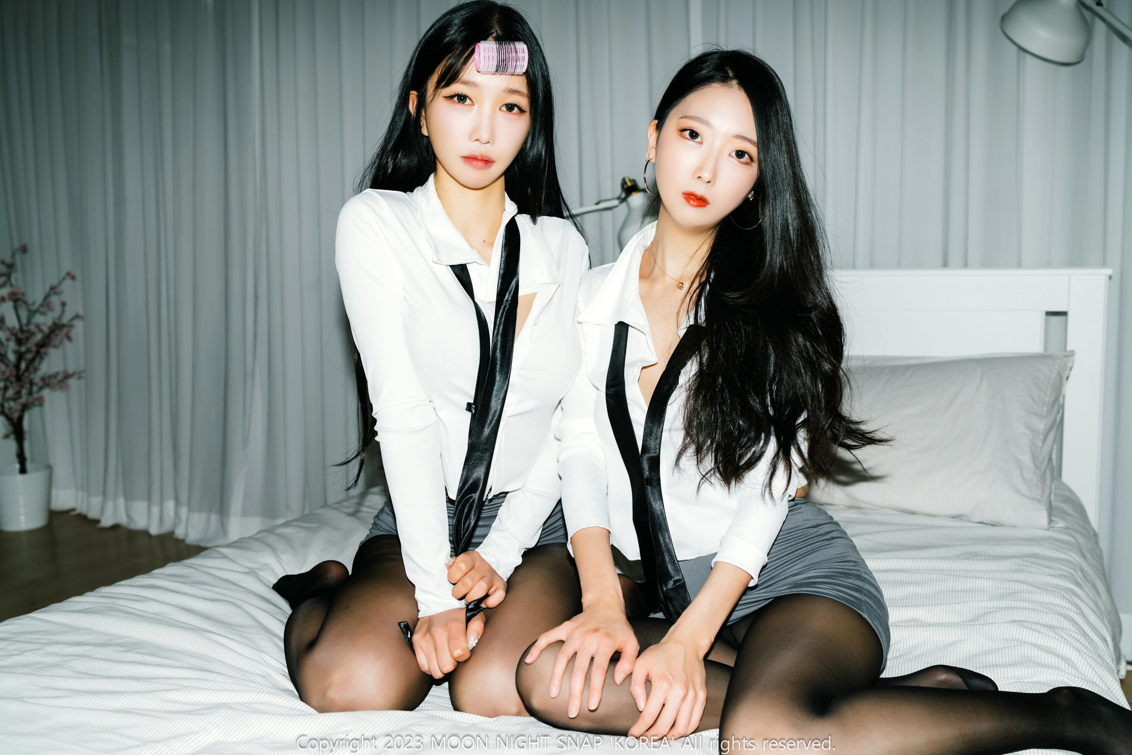 [Moon Night Snap] Mona (모나) & Jucy (쥬시): Stick