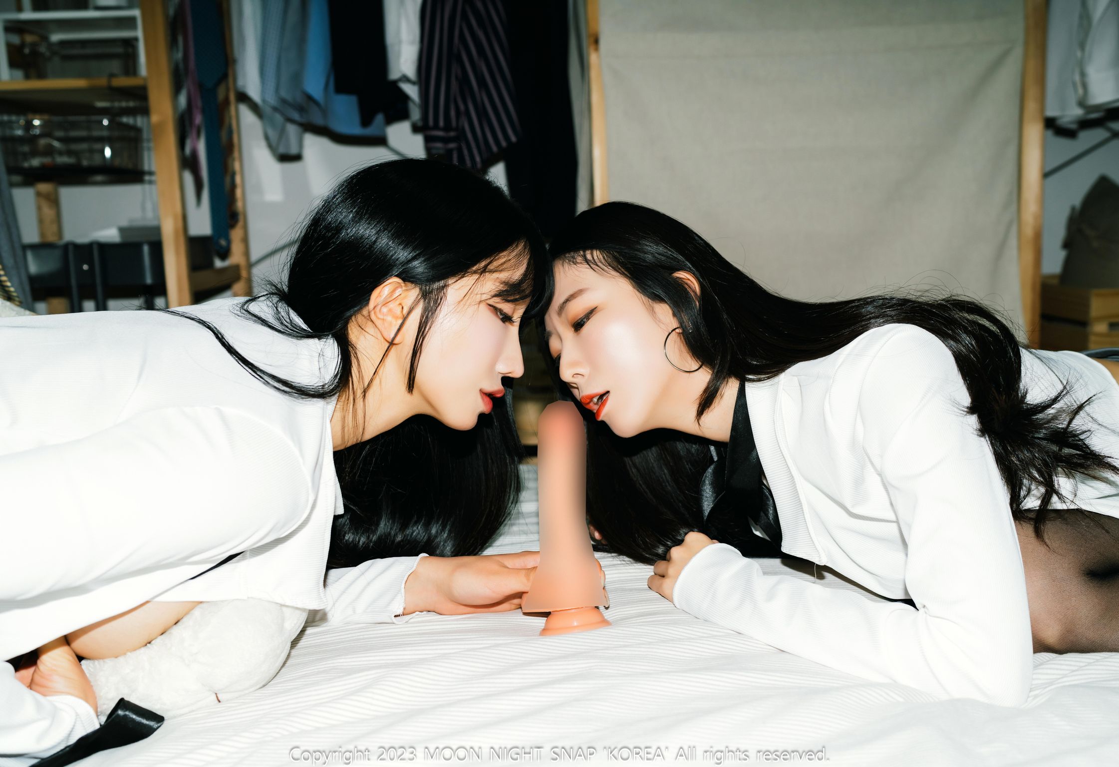 [Moon Night Snap] Mona (모나) & Jucy (쥬시): Stick