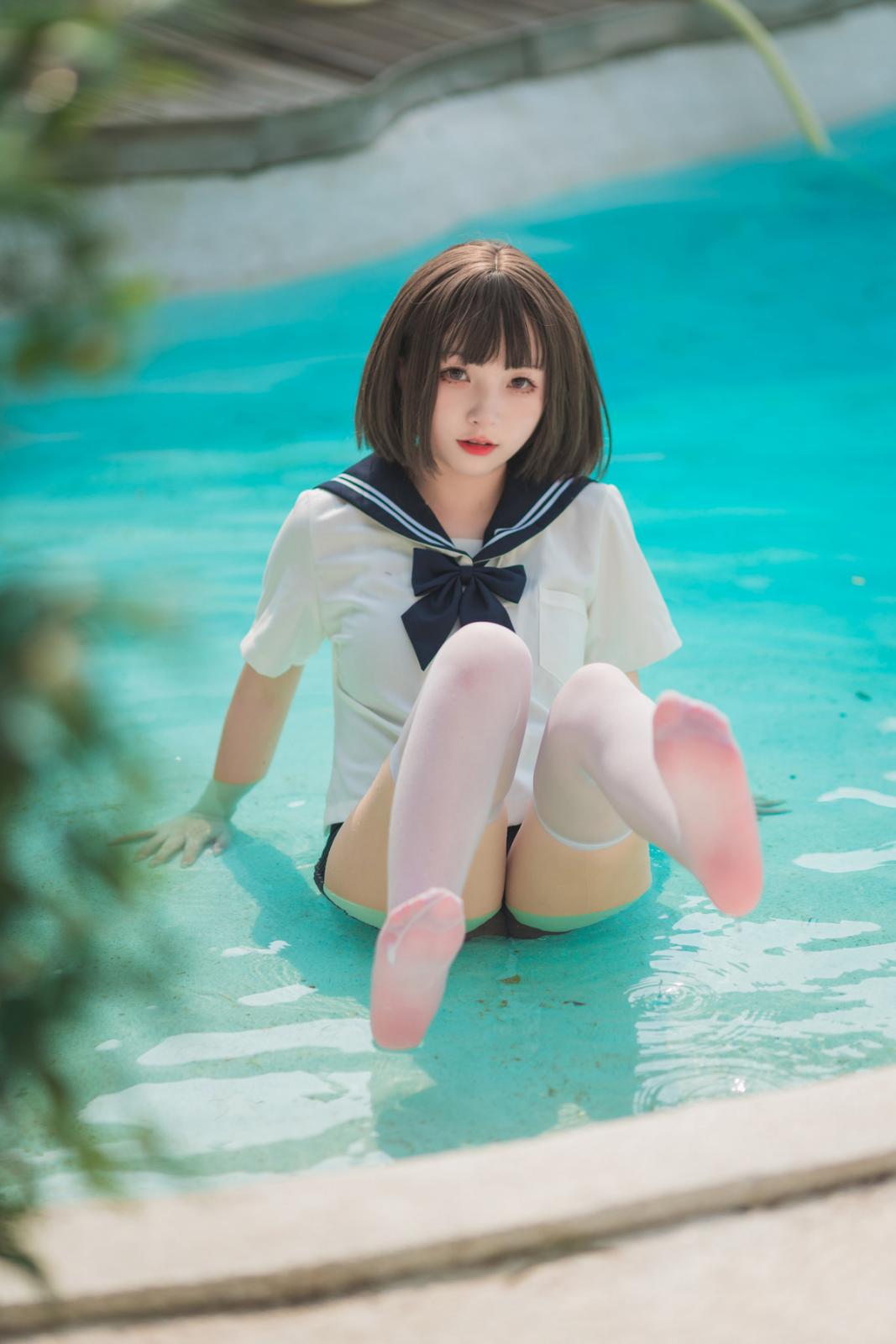 网络美女花铃JK死库水主题泳池性感死库水配白丝袜湿身秀翘臀美腿迷人诱惑写真 [109P]