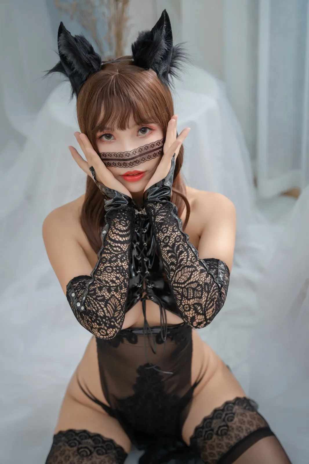 网络美女Neko薇薇靡烟旗袍主题性感黑色皮质带薄纱旗袍配黑丝袜秀完美身材诱惑写真 [43P]