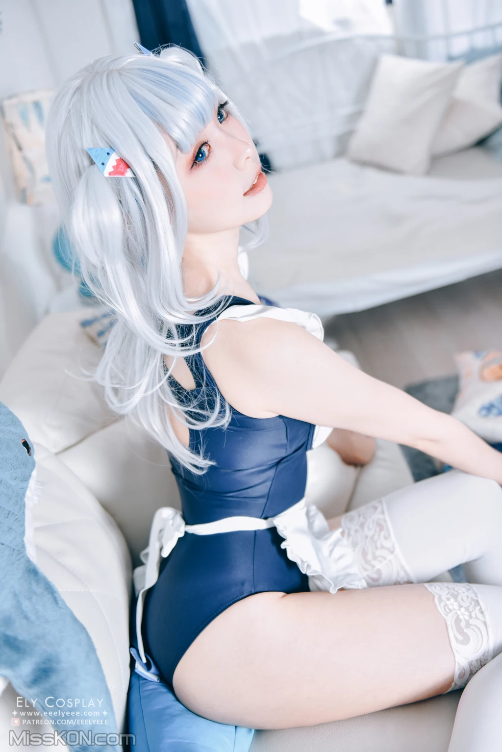 Coser@Ely_eee (ElyEE子)_ Gura Swimsuit [19P]