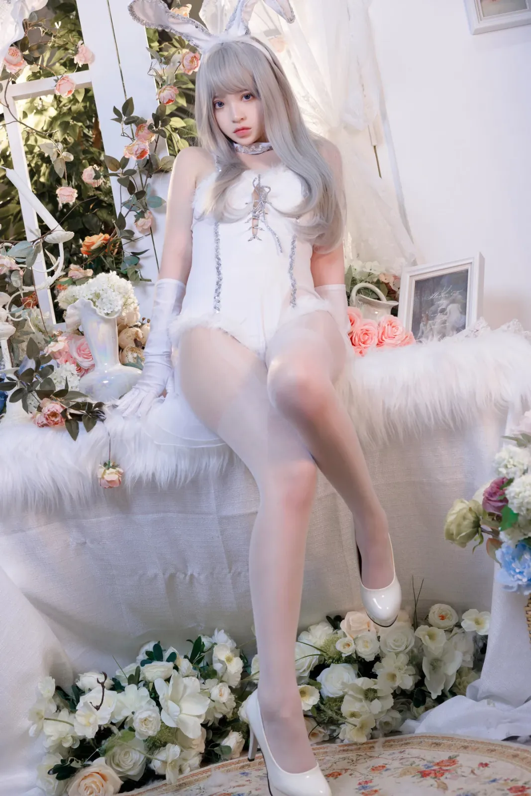 网络美女疯猫ss纯白绒绒兔主题性感白色绒毛高叉连体衣配超薄白丝秀完美身材诱惑写真 [40P]