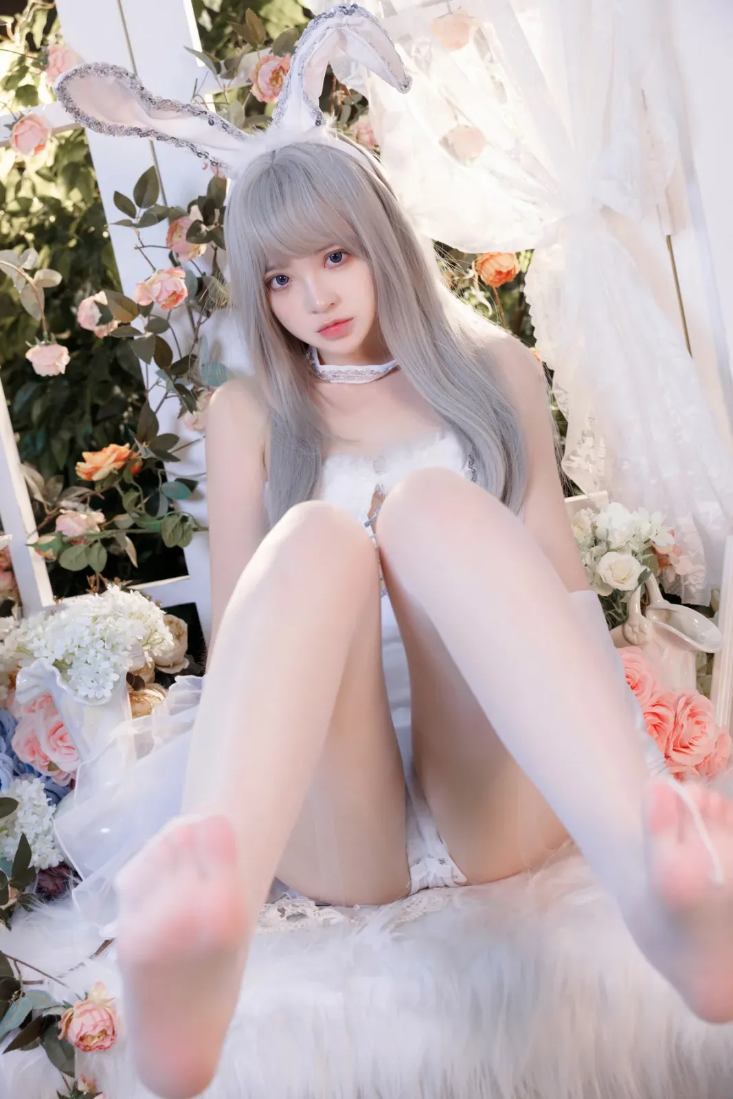 网络美女疯猫ss纯白绒绒兔主题性感白色绒毛高叉连体衣配超薄白丝秀完美身材诱惑写真 [40P]