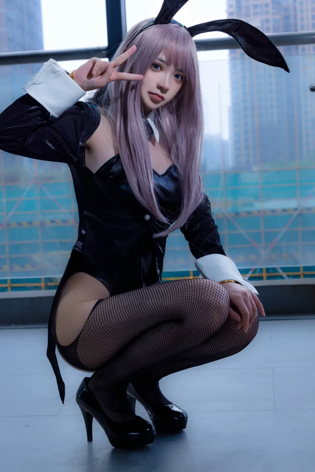 网络美女疯猫ss紫发礼服兔主题性感黑色皮质服饰配黑网吊袜秀完美身材诱惑写真 [42P]