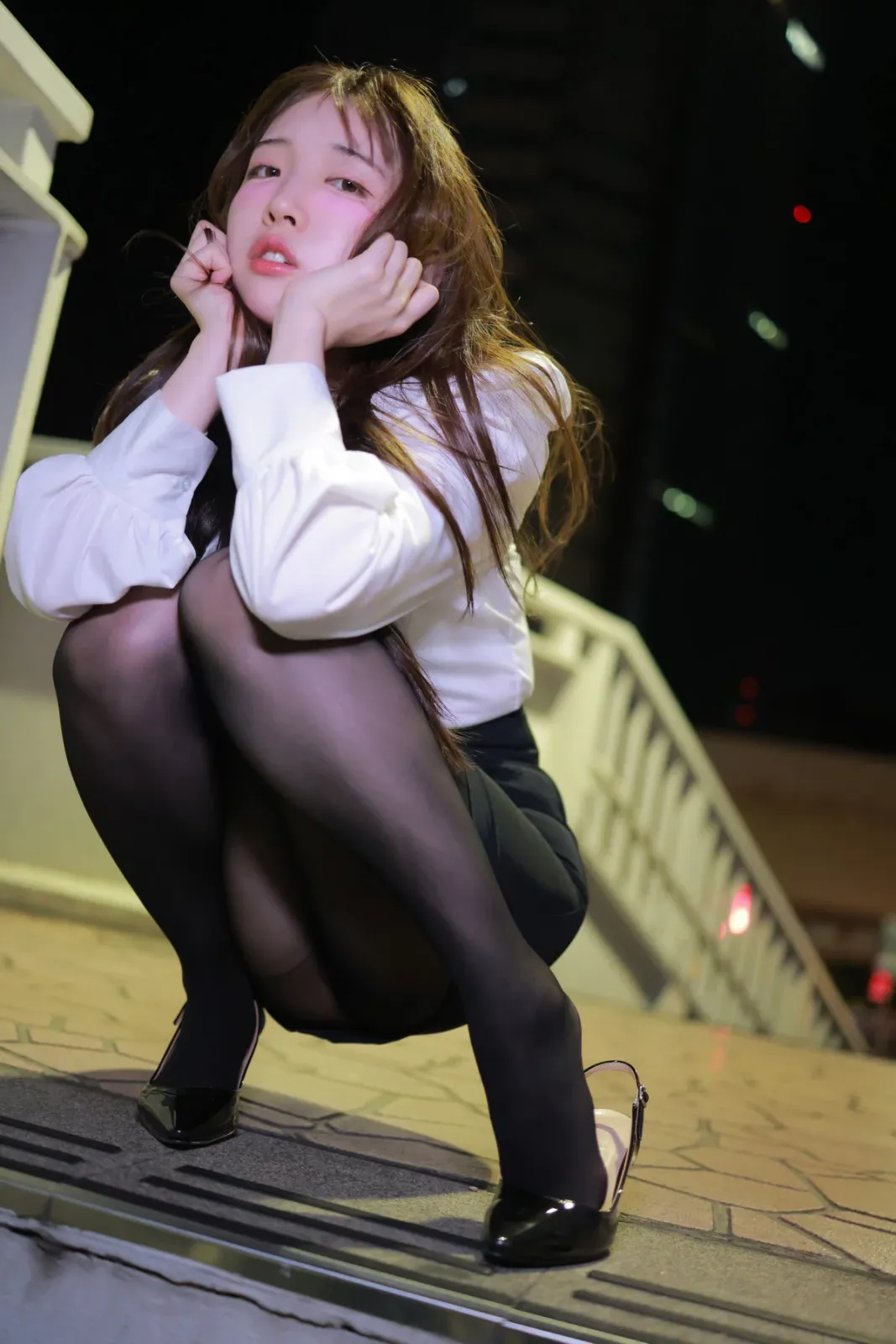 韩国美女主播Momorina-GINZA OL主题性感白T配黑短裙露超薄黑丝秀美腿诱惑写真 [82P]