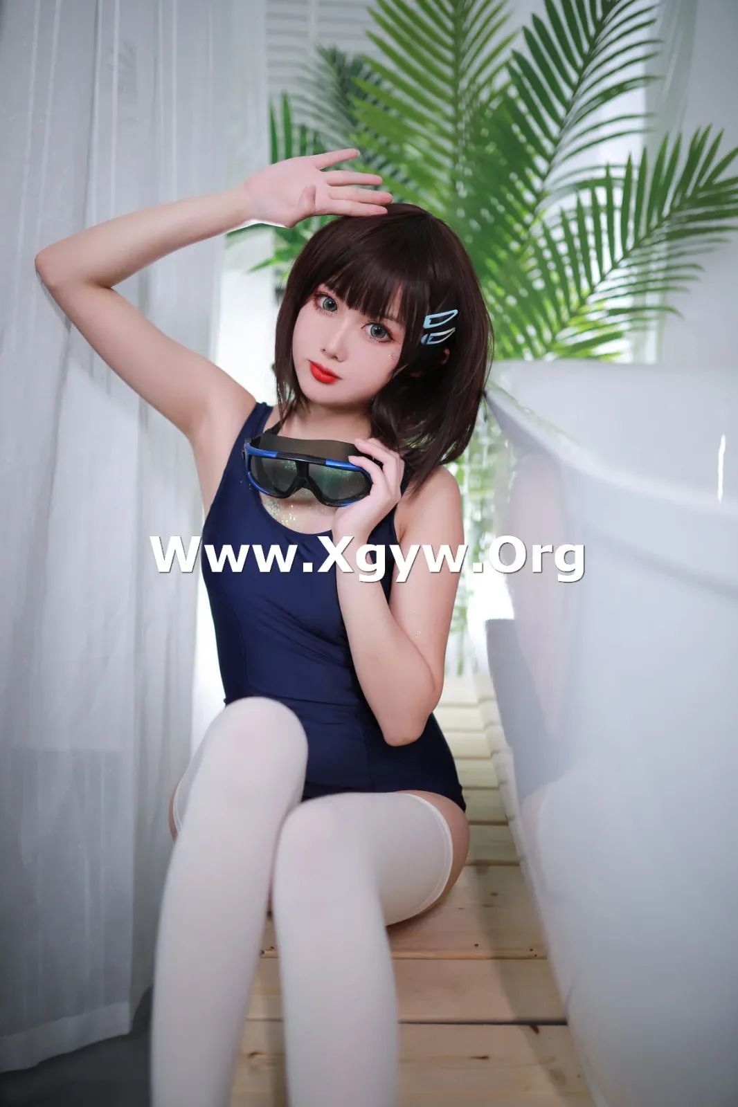 网络美女您的蛋蛋夏日泳装浴缸主题私房浴缸性感死库水配白丝袜湿身秀美腿诱惑写真 [40P]