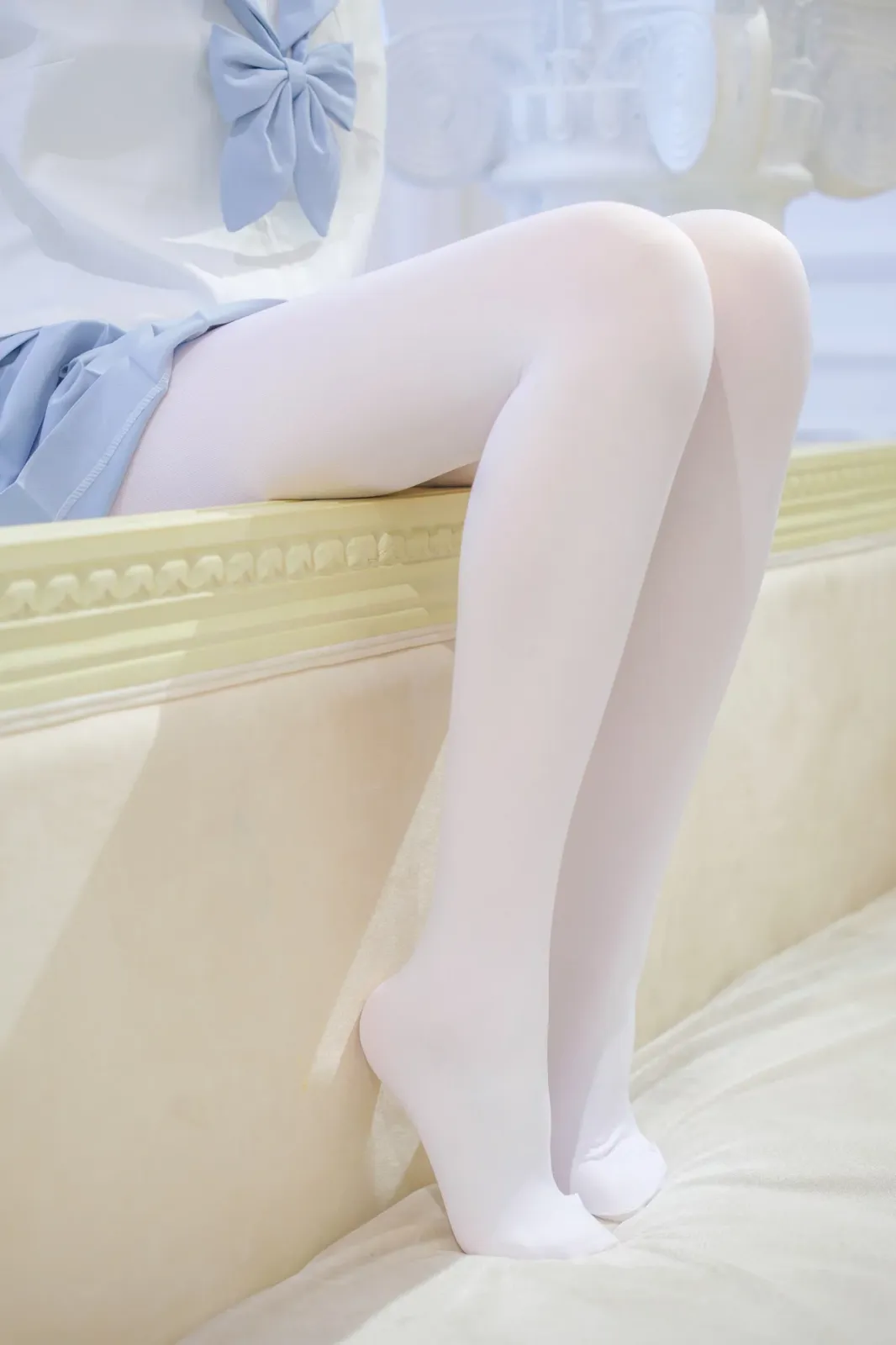 萝莉写真机构森萝财团微风04主题性感白上衣配灰色百褶裙露超薄白丝秀美腿诱惑写真 [102P]