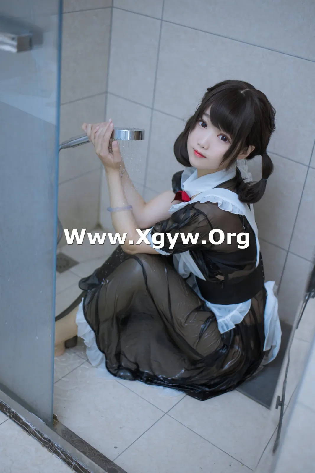 Coser美女羽天shine黑色女仆主题性感黑色薄纱女仆长裙配黑丝袜秀翘臀美腿诱惑写真 [36P]