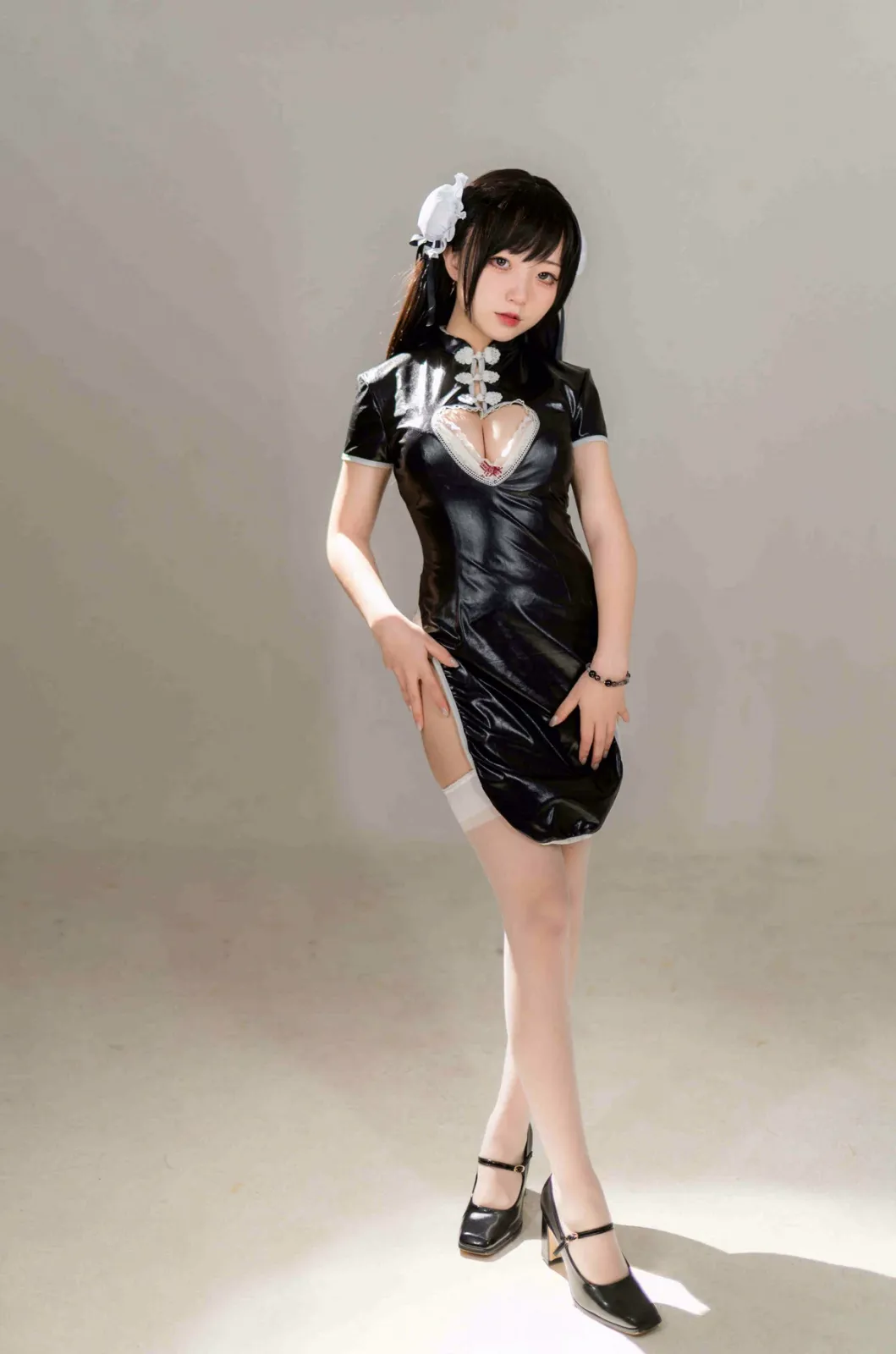 网络美女花铃功夫阿花主题私房性感黑色高开旗袍服饰配白丝吊袜秀完美身材诱惑写真 [123P]