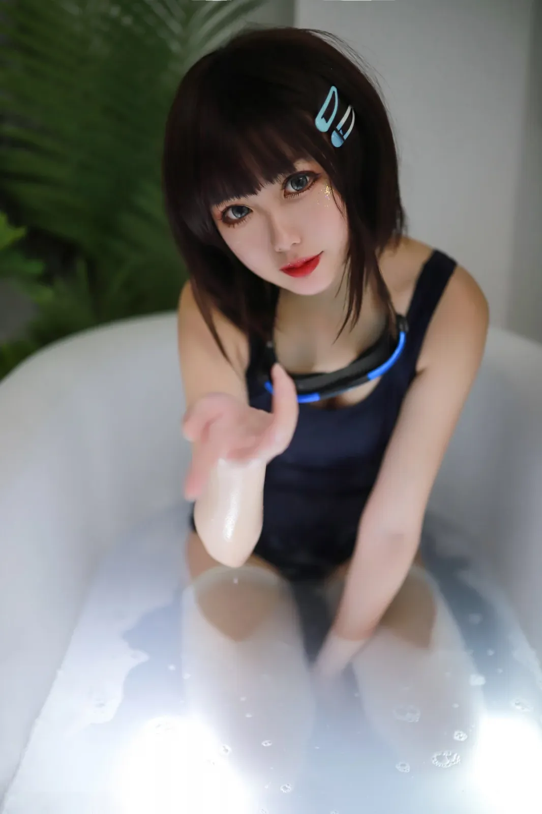 网络美女您的蛋蛋夏日泳装浴缸主题私房浴缸性感死库水配白丝袜湿身秀美腿诱惑写真 [40P]
