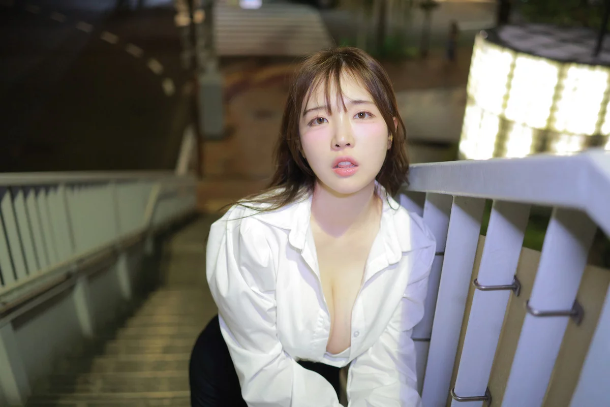 韩国美女主播Momorina-GINZA OL主题性感白T配黑短裙露超薄黑丝秀美腿诱惑写真 [82P]