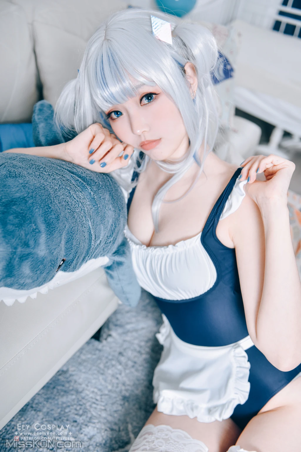 Coser@Ely_eee (ElyEE子)_ Gura Swimsuit [19P]