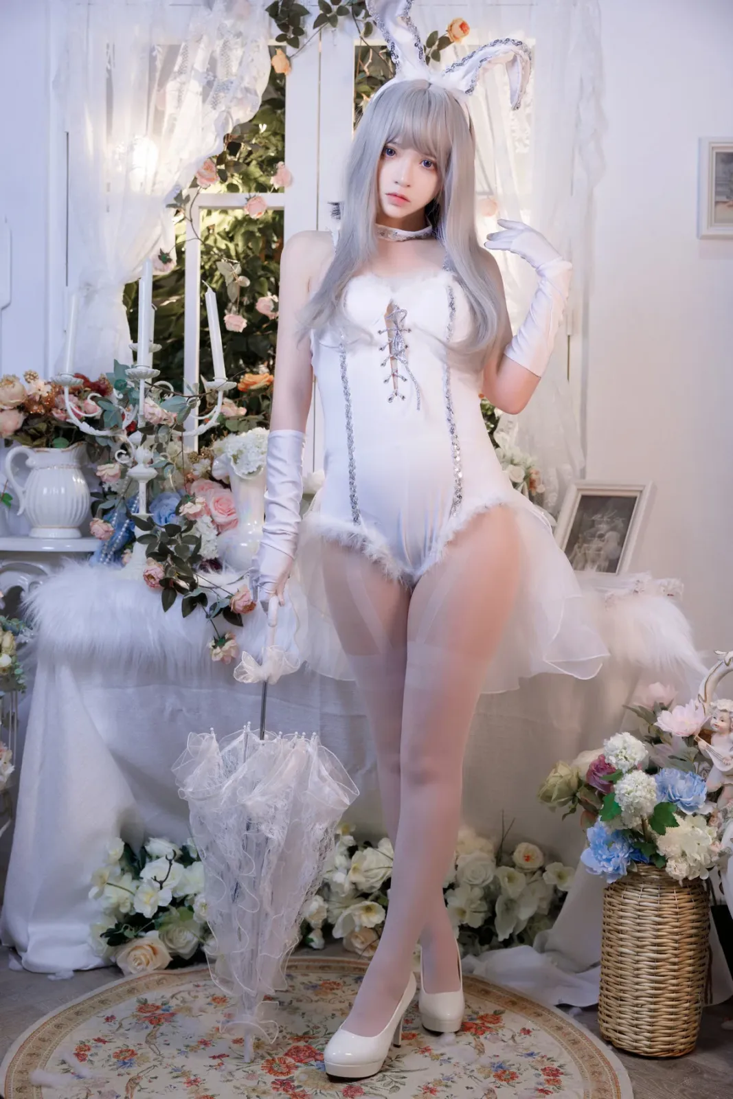 网络美女疯猫ss纯白绒绒兔主题性感白色绒毛高叉连体衣配超薄白丝秀完美身材诱惑写真 [40P]