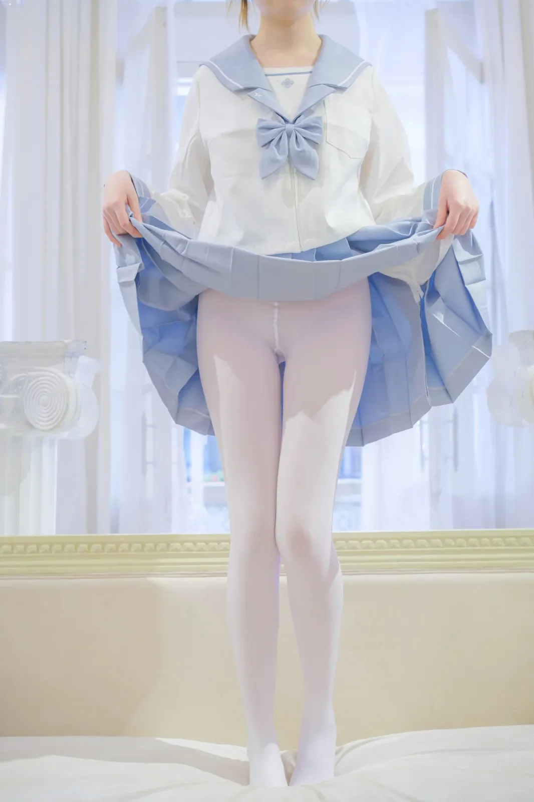 萝莉写真机构森萝财团微风04主题性感白上衣配灰色百褶裙露超薄白丝秀美腿诱惑写真 [102P]