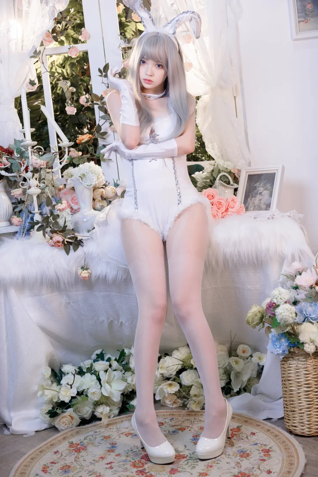 网络美女疯猫ss纯白绒绒兔主题性感白色绒毛高叉连体衣配超薄白丝秀完美身材诱惑写真 [40P]
