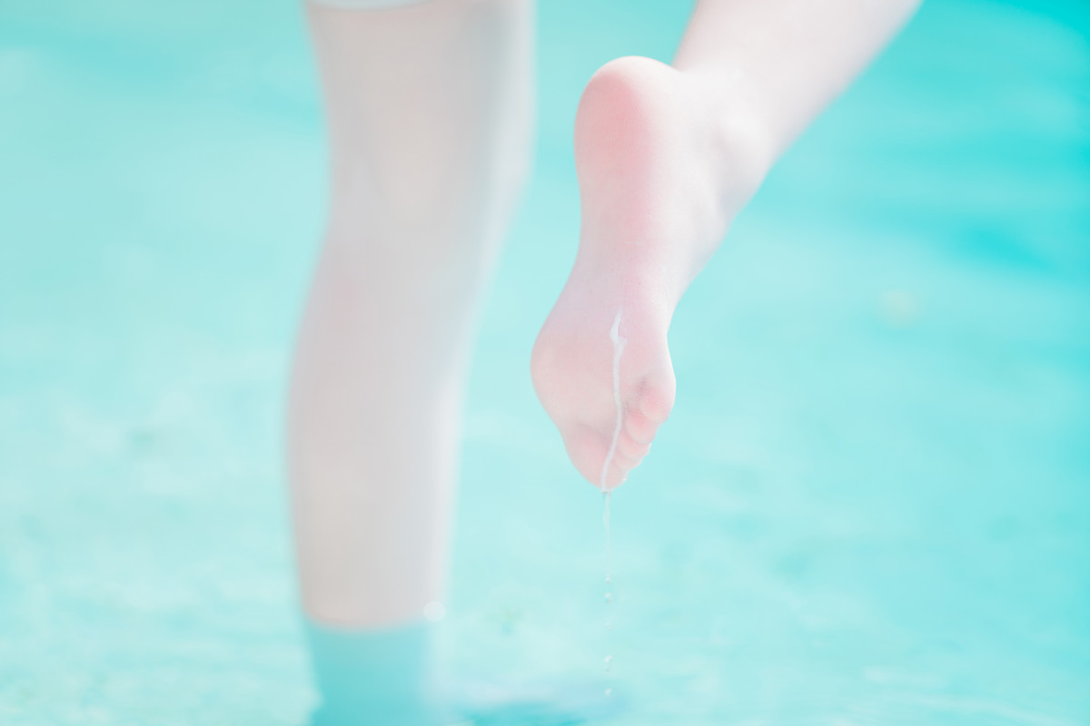 网络美女花铃JK死库水主题泳池性感死库水配白丝袜湿身秀翘臀美腿迷人诱惑写真 [109P]