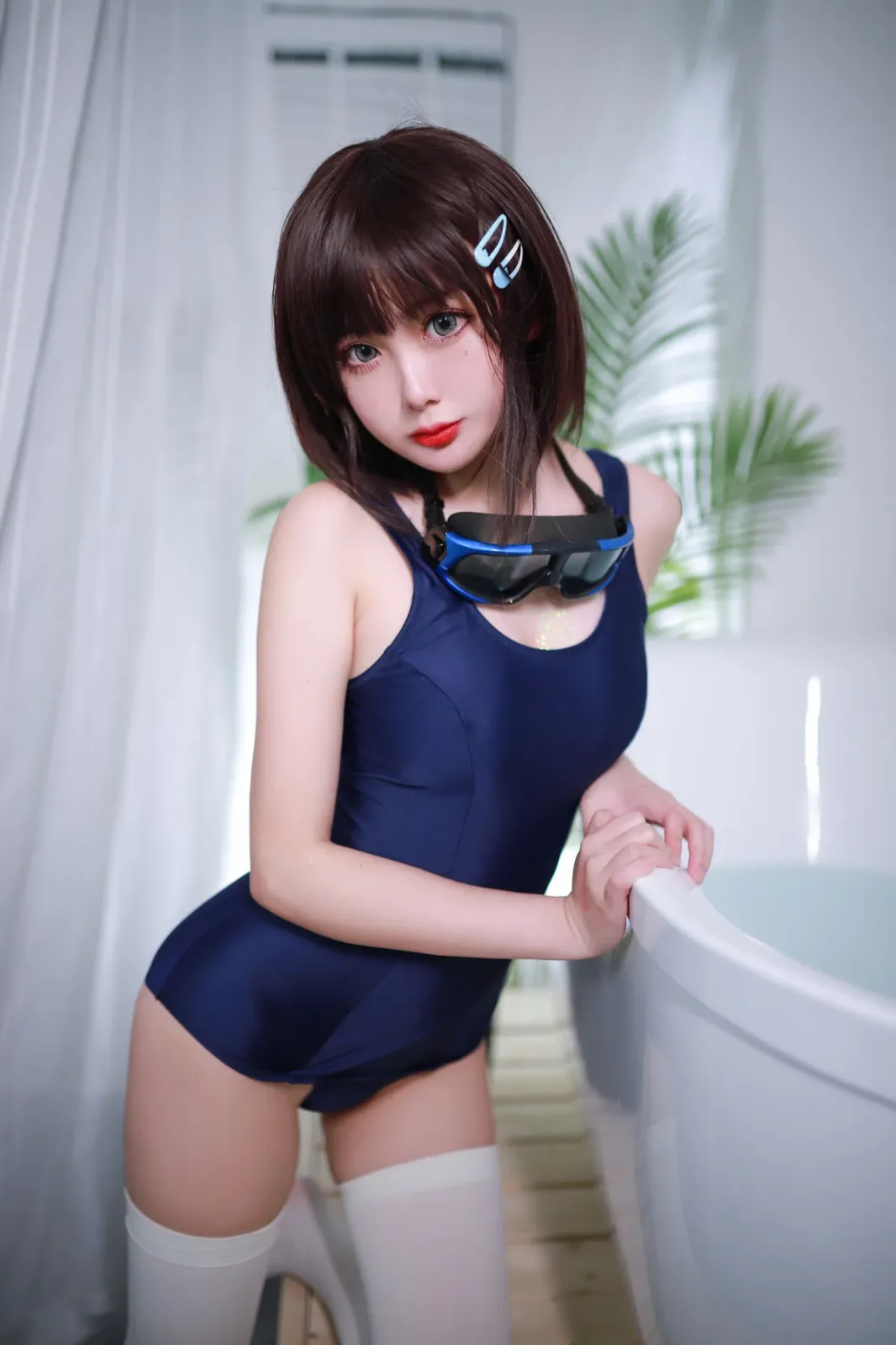 网络美女您的蛋蛋夏日泳装浴缸主题私房浴缸性感死库水配白丝袜湿身秀美腿诱惑写真 [40P]
