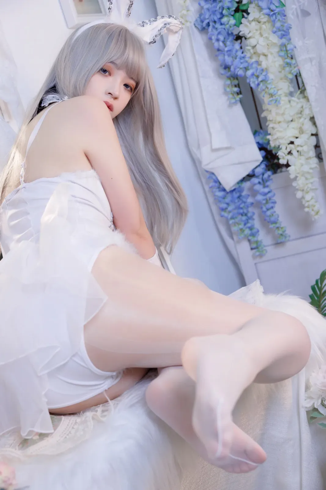 网络美女疯猫ss纯白绒绒兔主题性感白色绒毛高叉连体衣配超薄白丝秀完美身材诱惑写真 [40P]