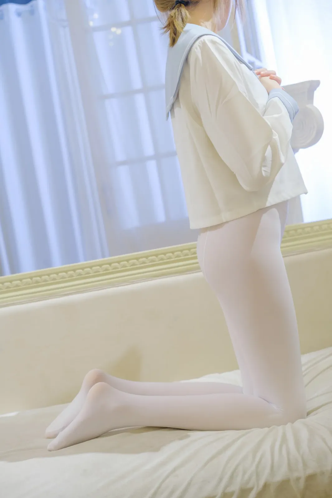 萝莉写真机构森萝财团微风04主题性感白上衣配灰色百褶裙露超薄白丝秀美腿诱惑写真 [102P]