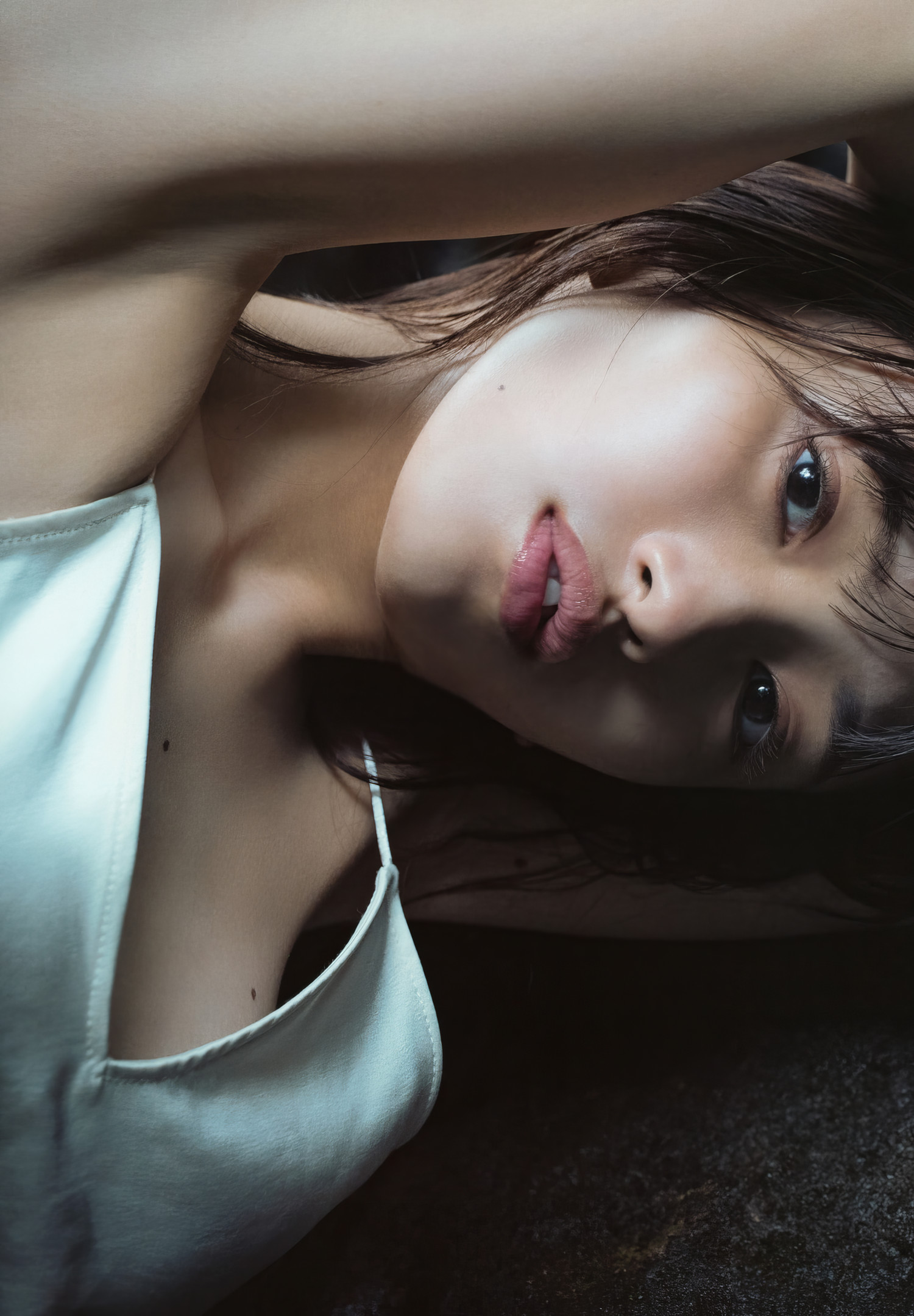 Mion Mukaichi 向井地美音, ファースト写真集 『 胸騒ぎの正体 』 Set.04 [33P]