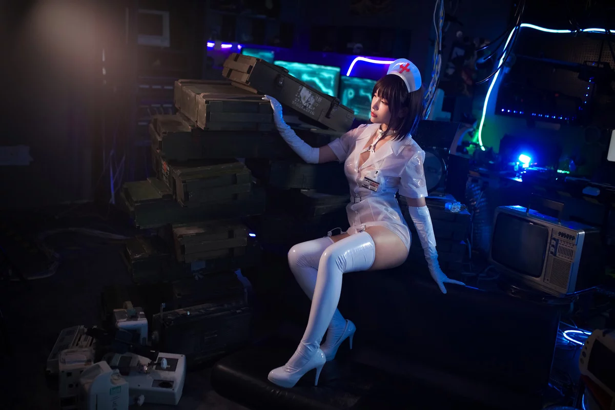 网络美女Neko薇薇透明护士主题性感白色透明胶衣护士装配白色皮质吊袜秀美腿迷人写真 [51P]