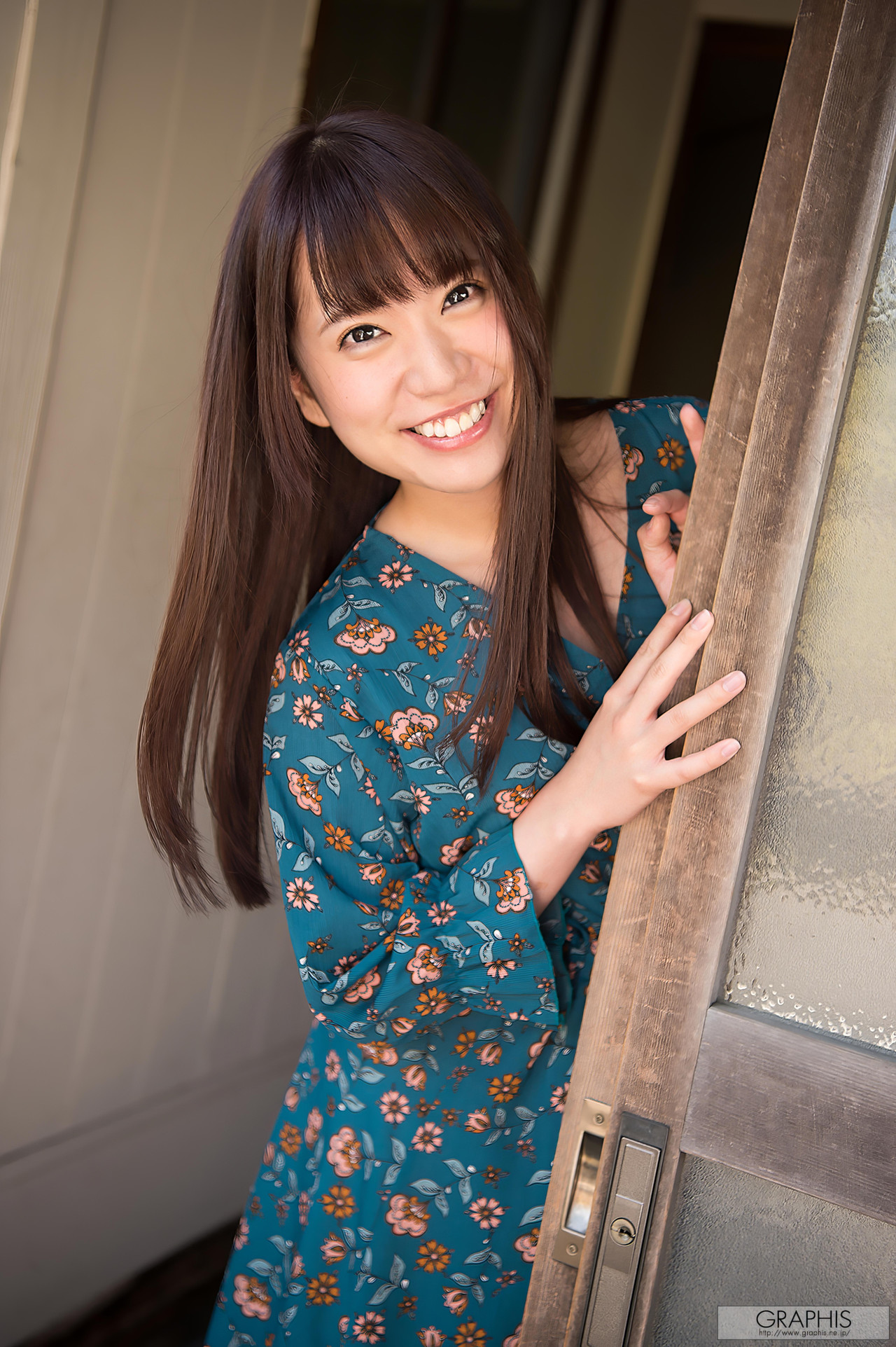Rin Hatsumi 初美りん, [Graphis] Gals 『Look at me!』 Vol.01 [32P]