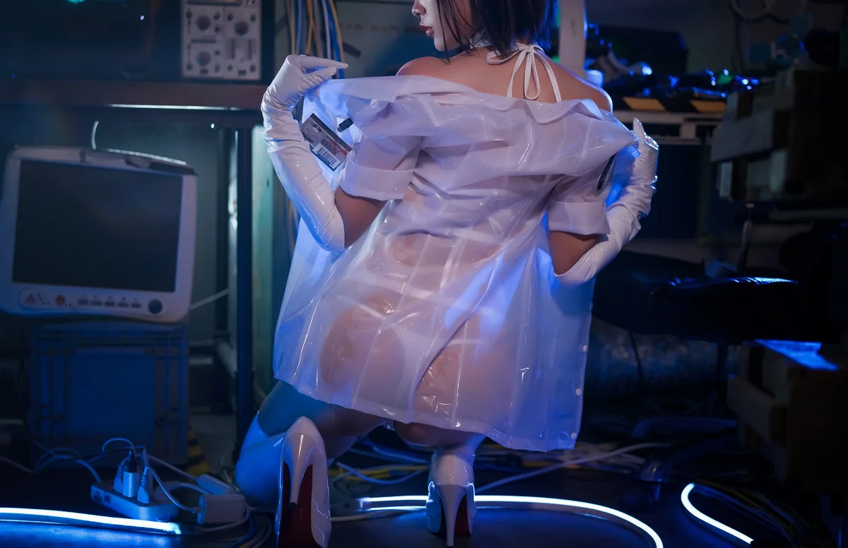 网络美女Neko薇薇透明护士主题性感白色透明胶衣护士装配白色皮质吊袜秀美腿迷人写真 [51P]